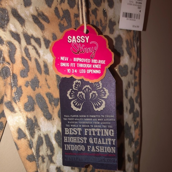 Leopard Print Skinny Jeans with Sparkle - Picture 3 of 5